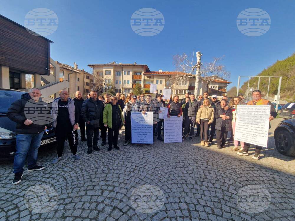 Ресторантьори от Ловеч блокираха мост в града с искане да се възстанови данъчната ставка от 9 процента за бранша