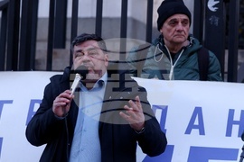 „Вън Пеевски от властта!“ - протест