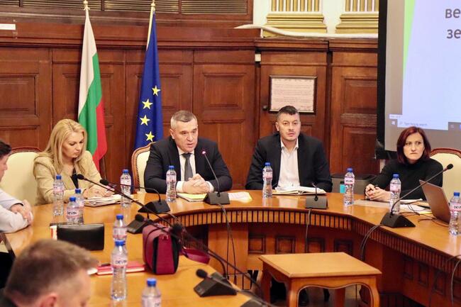 МЗХ: Министър Тахов представи проекта на Закона за веригата на доставки на земеделски продукти и храни пред членовете на Българската аграрна камара и Българската агрохранителна камара