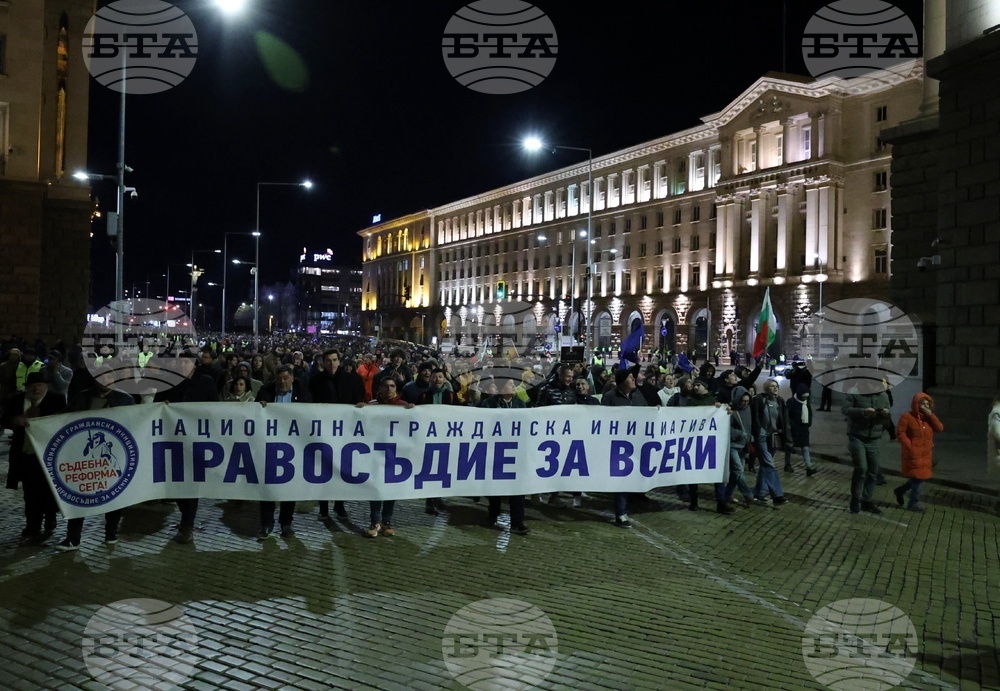 „Вън Пеевски от властта!“ - протест