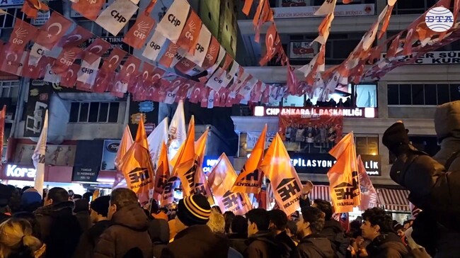 Голям протест на опозиционната Народнорепубликанска партия се състои в центъра на Анкара