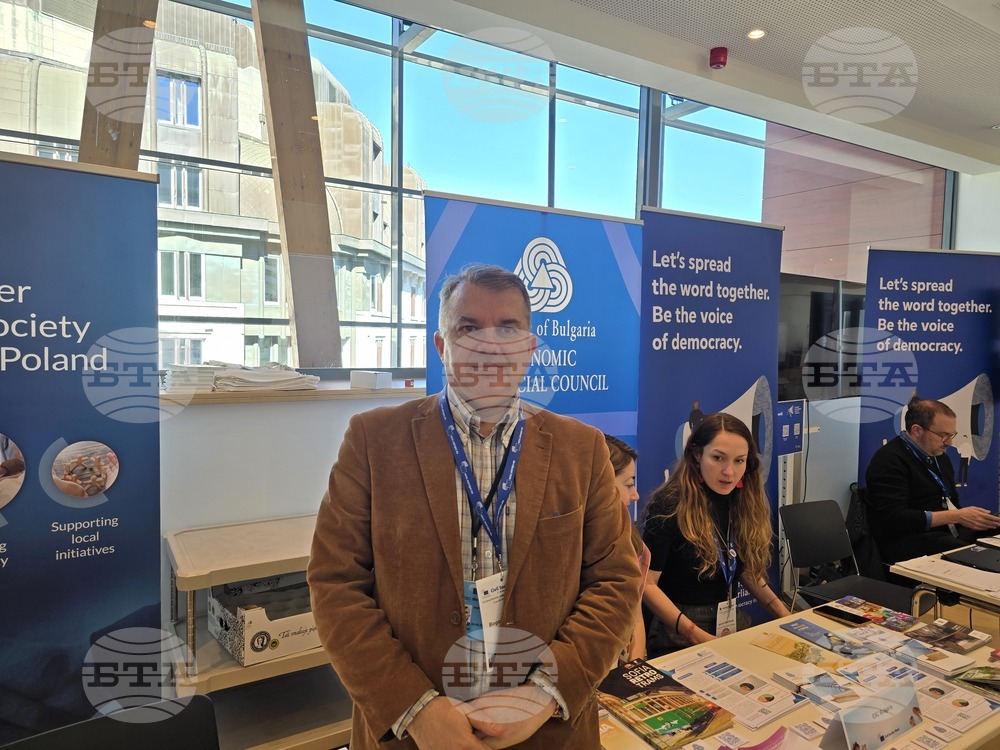 Обществената поляризация се дължи до голяма степен на променения начин на общуване, каза Богомил Николов от ИСС