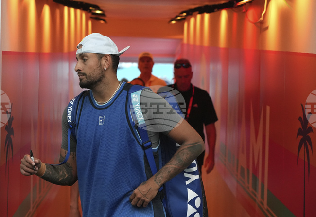 Ник Кирьос заяви, че има внезапно подобрение на дългогодишната контузия на коляното и може да се завърне на корта в Мелбърн