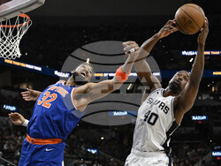 Knicks Spurs Basketball