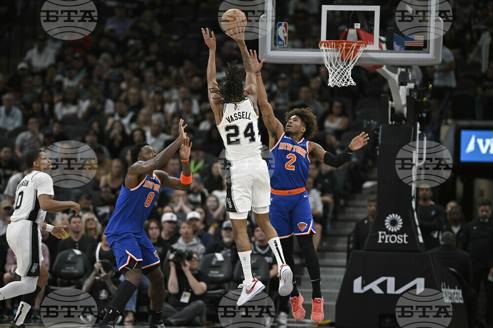 Knicks Spurs Basketball