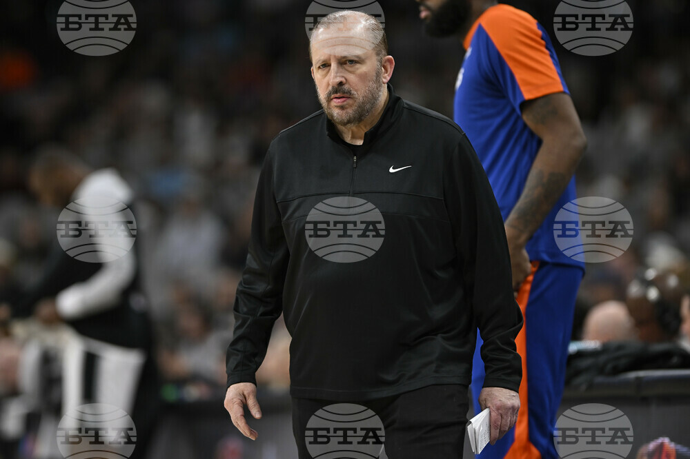 Knicks Spurs Basketball