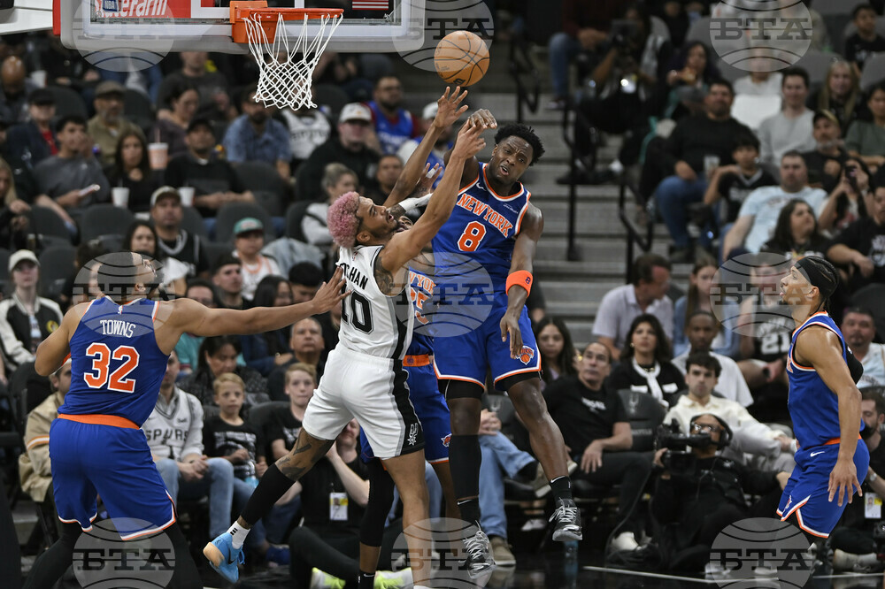 Knicks Spurs Basketball