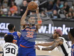 Knicks Spurs Basketball
