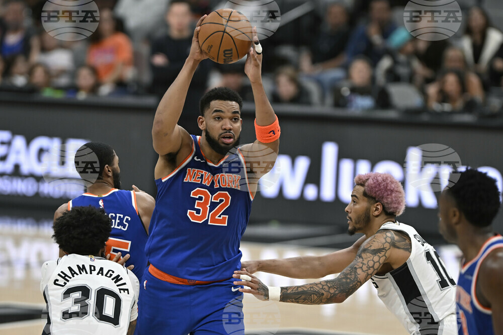 Knicks Spurs Basketball