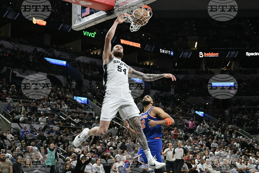 Knicks Spurs Basketball