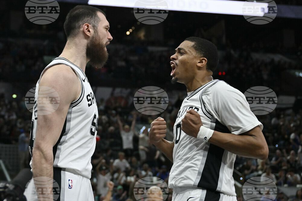 Knicks Spurs Basketball