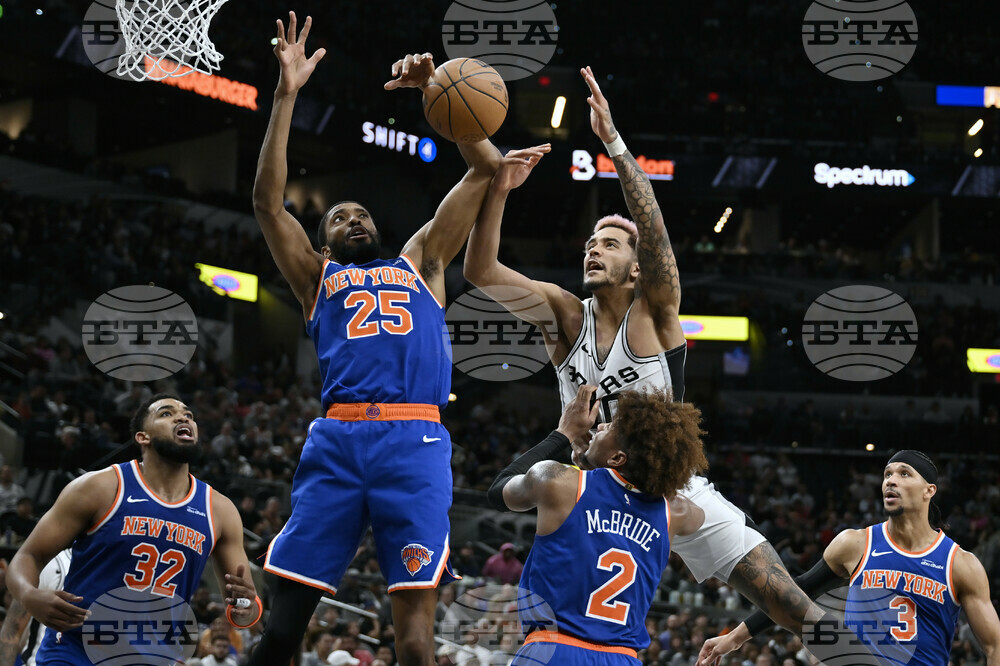 Knicks Spurs Basketball