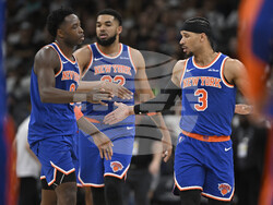 Knicks Spurs Basketball