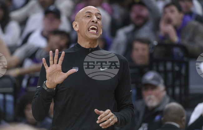 Дъг Кристи остава на треньорския пост в Сакраменто Кингс с постоянен договор