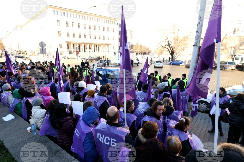 CITUB Stages Protest Insisting that MPs Vote for Additional Funds to Increase Salaries in Public Sector