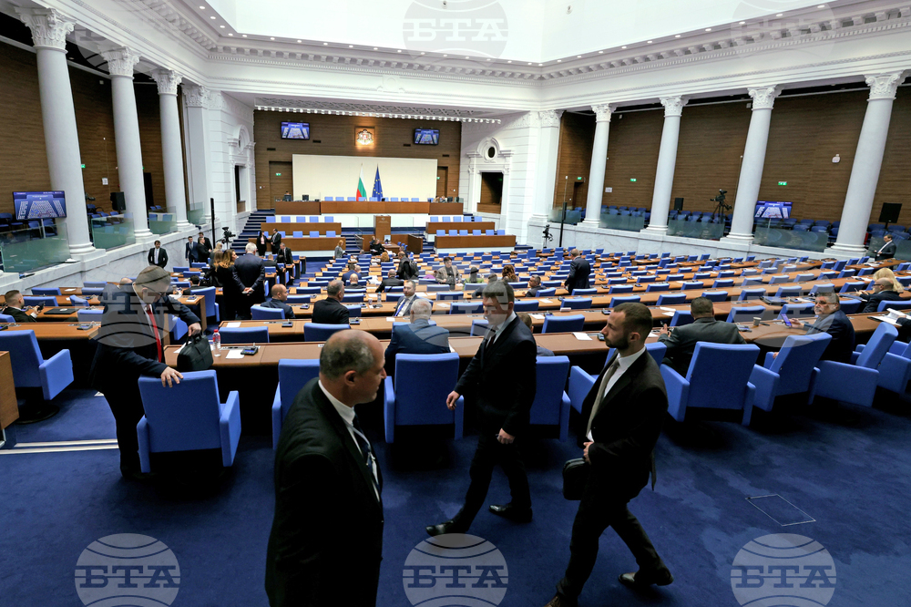 Парламентът удължи заседанието си до приемането на държавния бюджет на второ четене 