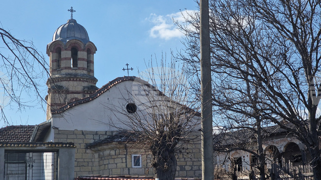 Храмът "Св. Троица" в лознишкото село Каменар е обновен с доброволни дарения и труд на местните хора 