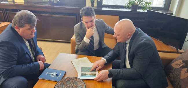 Председателят на Тараклийския район обсъди развитието на образованието в Тараклия с представител на Българското външно министерство