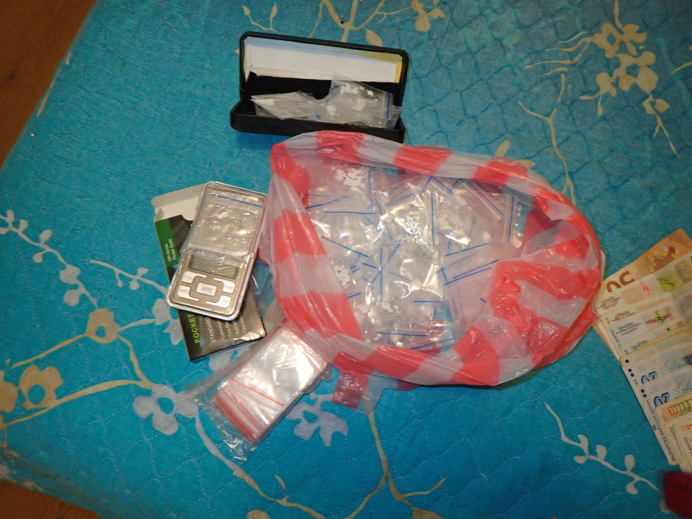 Криминално проявен и осъждан мъж от Разград е задържан за разпространение на наркотици, съобщиха от полицията 