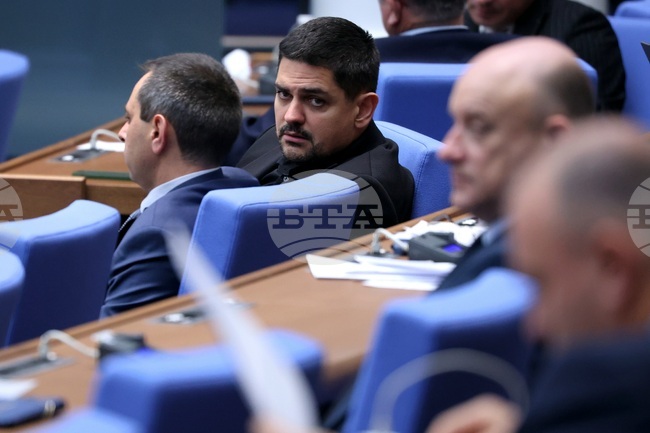 Парламентарната група на МЕЧ преустановява съществуването си, защото депутатите в нея са под определения минимум, съобщи Наталия Киселова