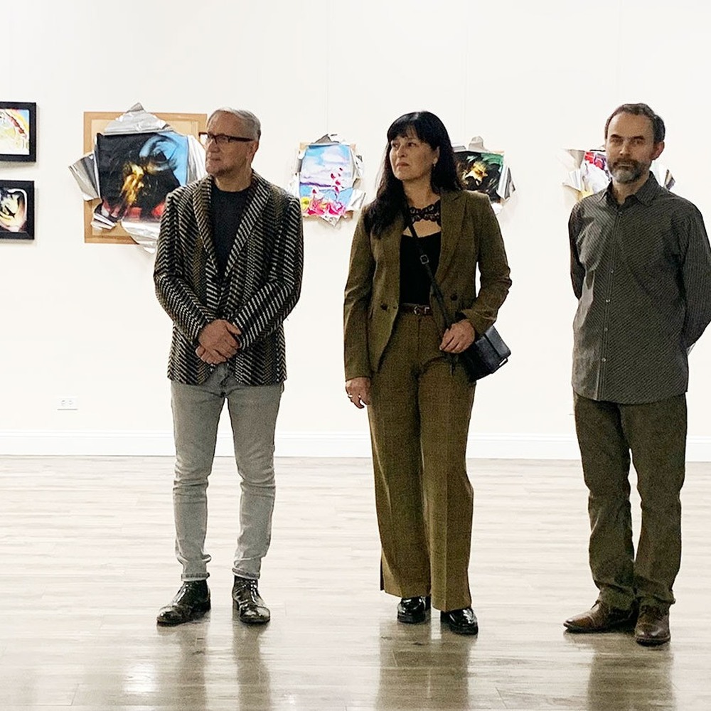 Петър Георгиев Рей представи и романи, и стихосбирка при откриването на изложбата си в Чикаго