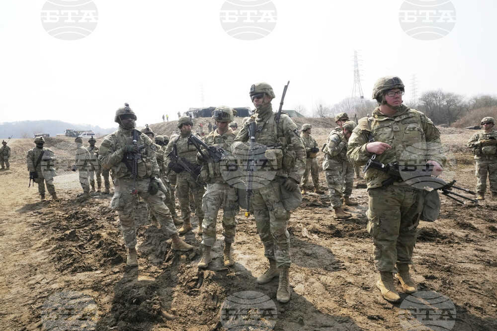 Не е обсъждано изтегляне на американски военнослужещи от Южна Корея, обяви Сеул