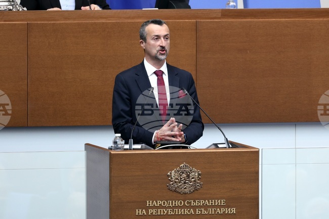 Не съм политик, ще се ръководя от интересите на здравноосигурените лица, заяви новоизбраният управител на НЗОК Петко Стефановски