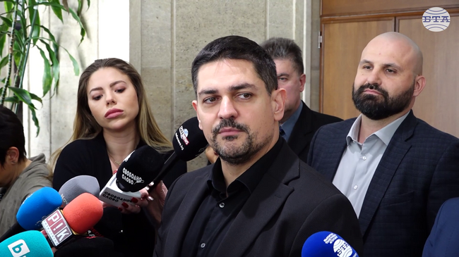 Целта и желанието ни е правителството да падне колкото се може по-скоро, каза лидерът на МЕЧ Радостин Василев