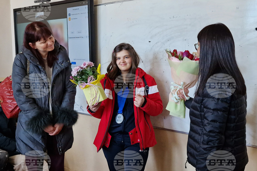 В Самоков тържествено бе посрещната Дарина Богданова, която спечели сребърен медал на Световните зимни игри на Спешъл Олимпикс в Торино