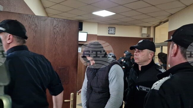 Делото срещу двамата казанлъшки полицаи, обвинени в умишлено убийство, ще бъде върнато на прокуратурата