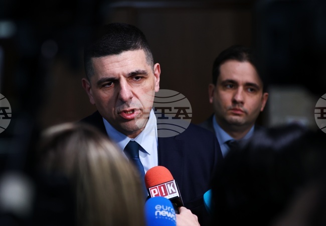 Според Ивайло Мирчев и Божидар Божанов от "Демократична България" има "синхронизирана атака" между Борисов и Пеевски срещу хората от протеста вчера
