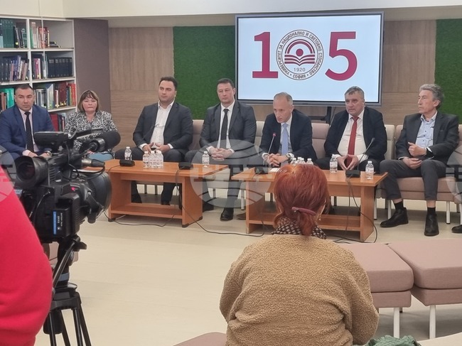 Още 47 зрелостници избраха матура по математика, след като от МОН дадоха извънреден срок за записване за нея