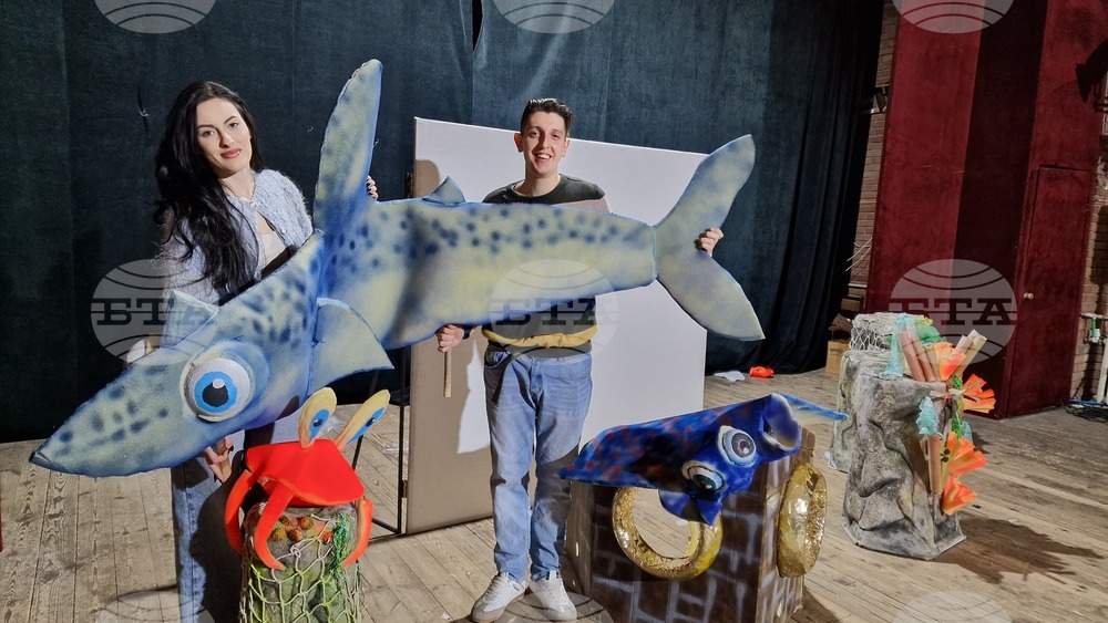 Шумен - куклени актьори - Йоана Генчева и Валентин Методиев