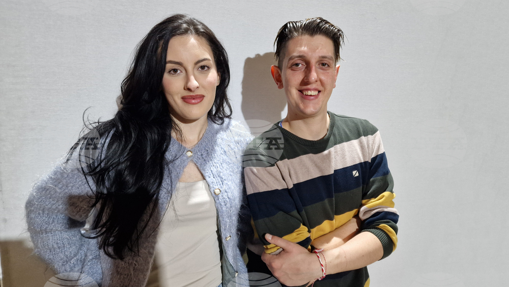 Шумен - куклени актьори - Йоана Генчева и Валентин Методиев