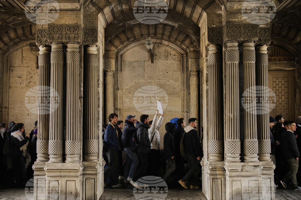 Турският министър на образованието отрече обвинения в отстраняване на кадри от елитни турски гимназии по политически причини