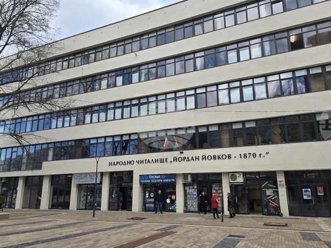 Театрална студия „Зорница“ ще представи поетичния си спектакъл “Планета любов” в Добрич