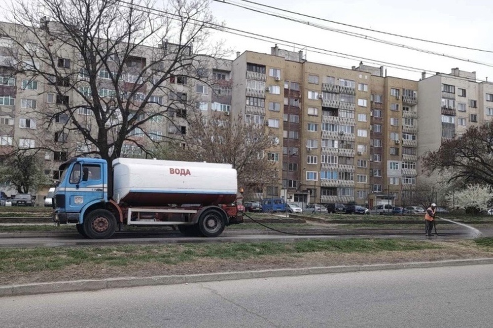 Започна пролетното почистване на улиците и булевардите в Пазарджик
