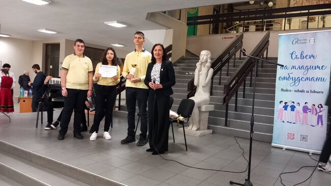 Удостоиха със специални награди победителите във викторината "1000 причини да се гордеем, че сме българи"