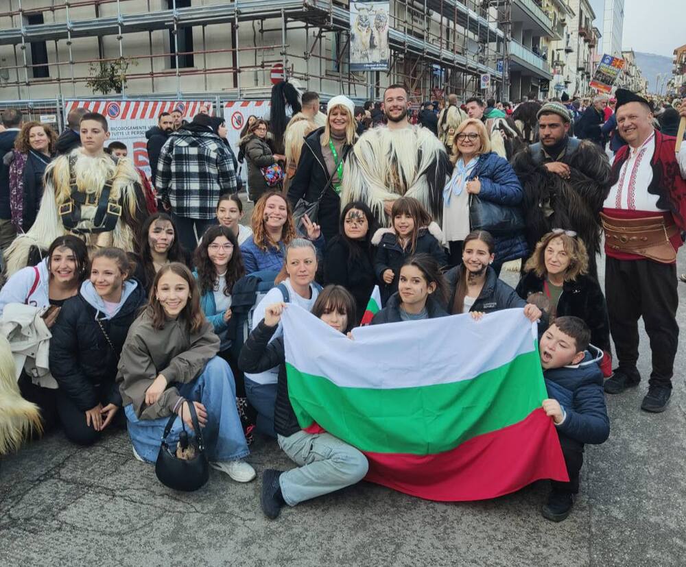 Ученици от училище „Абагар“ в Италия посетиха Международния фестивал на зооморфните маски в град Изерния, Молизе