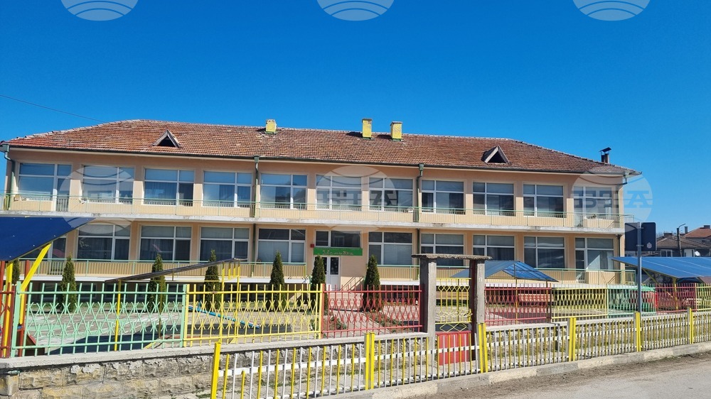 Дарения предизвикаха предколедни усмивки у най-малките жители на община Опака 