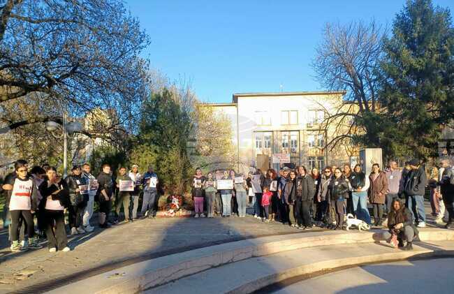 Над 70 души протестираха в Лом с искане за ефективни присъди за хора, които измъчват и убиват животни