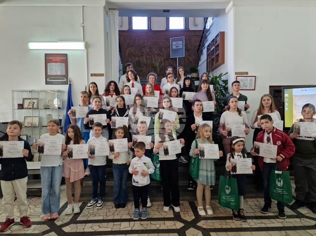 Отличените участници в конкурса за литература и изобразително изкуство „Моят роден град“ получиха наградите си във Велико Търново