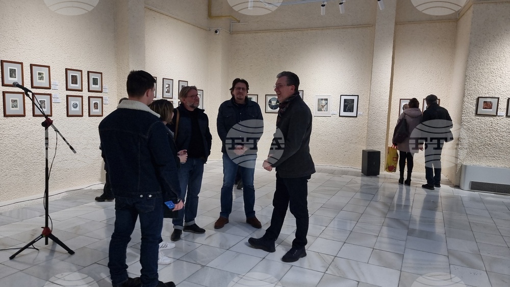 Представиха изложбата "Графика" в Художествена галерия - Добрич