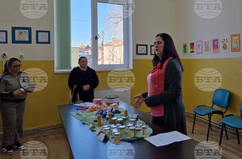 В Центъра за социална рехабилитация и интеграция в Самоков подредиха благотворителна изложба