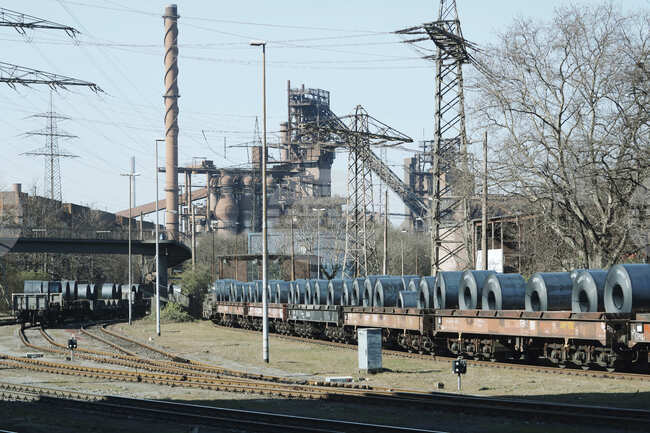 Великобритания обмисля облекчаване на митническия режим за вноса на стомана след натиск от индустрията, съобщи „Скай нюз“