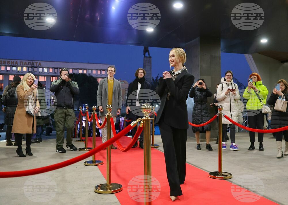 Надявам се "Триумф" да накара хората да се замислят дали да повтаряме събития, които са се случвали, каза Мария Бакалова в Бургас