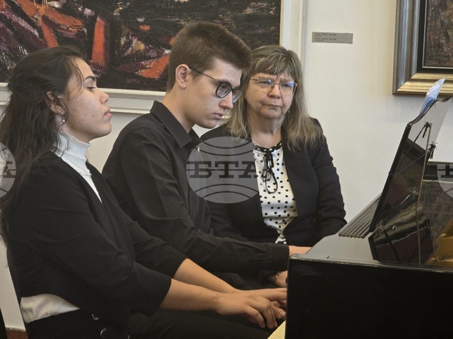 Поздрав за настъпилата пролет със стих отправиха от плевенското Дружество на писателите