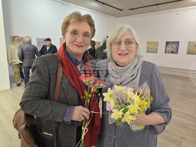 Процесът на работа хармонира с чувствата ми, каза художничката Наталия Велева, която откри изложба в Плевен