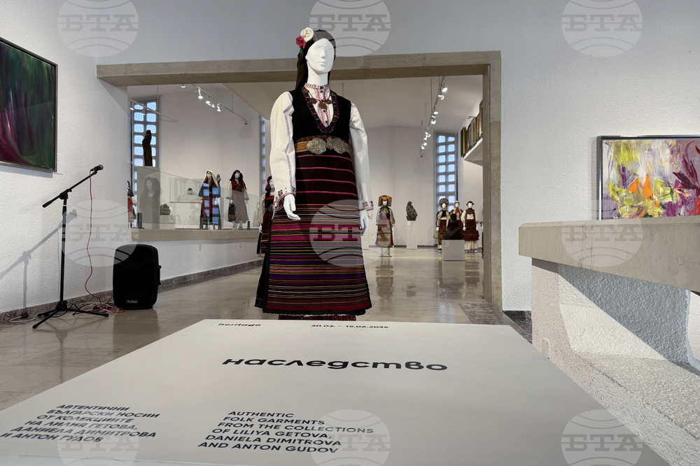 Казанлък - дамски носии - изложба