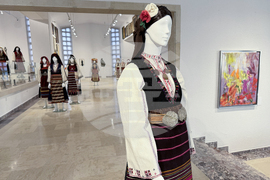 Казанлък - дамски носии - изложба